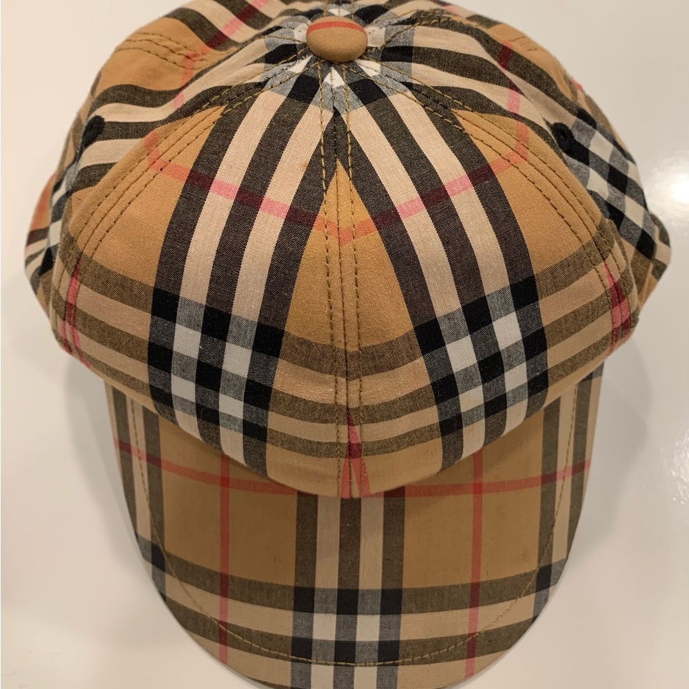Burberry Baseball Cap with Original Burberry box - Picture 2 of 6